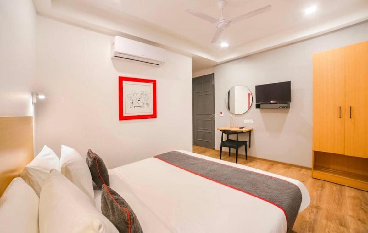 Collection O Kailash Enclave Delhi (National Capital Territory of India)